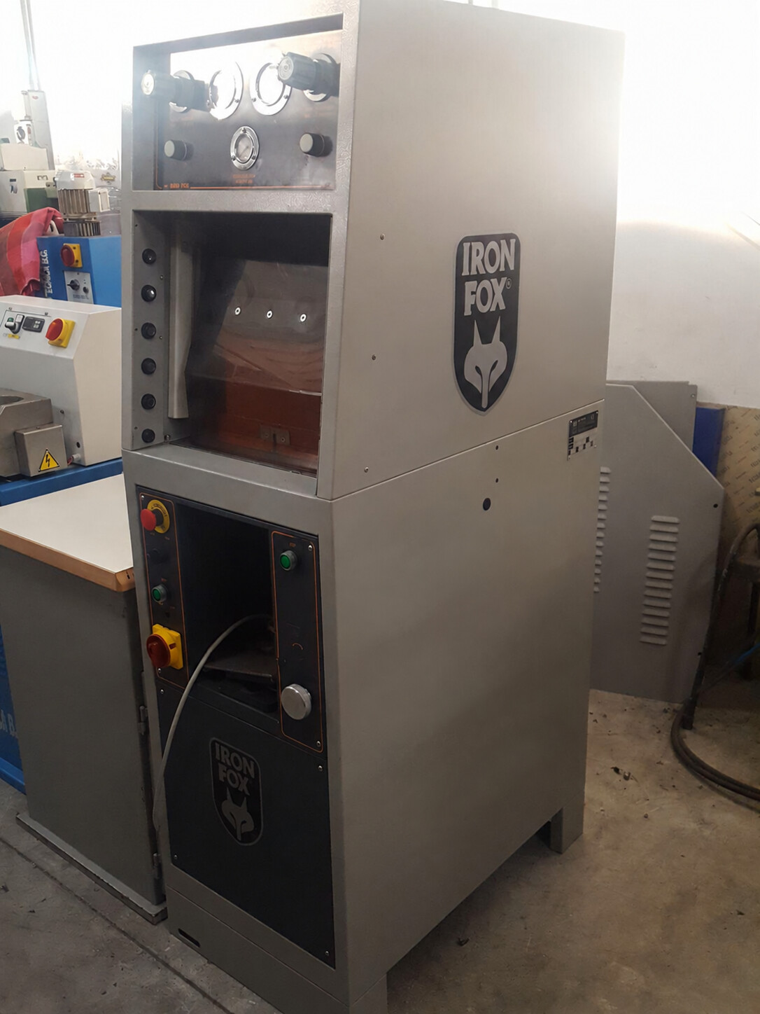Iron Fox – presă pentru lipirea tălpilor